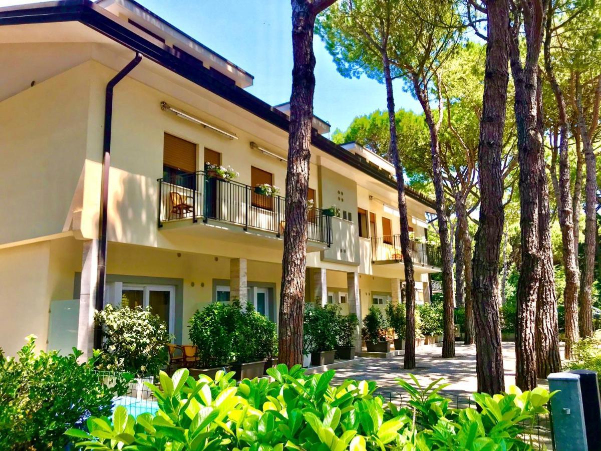 Park Hotel Pineta & Dependance Suite Eraclea Mare Exterior foto